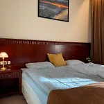 Stylish Downtown - 300m From The Gondola & Free Parking Apartment