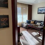 Apartment Stylish Downtown - 300m From The Gondola & Free Parking