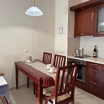 Daire Stylish Downtown - 300m From The Gondola & Free Parking *