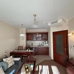 Апартаменти Modern Cozy Apartment - 5 Min To Gondola - Free Parking & Terrace