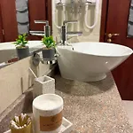 Stylish Downtown - 300m From The Gondola & Free Parking *