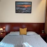 Daire Stylish Downtown - 300m From The Gondola & Free Parking