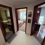 Stylish Downtown - 300m From The Gondola & Free Parking Daire *