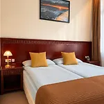 Modern Cozy - 5 Min To Gondola - Free Parking & Terrace Apartment