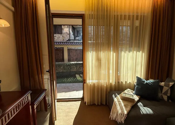 Cozy 300m To Gondola - Free Parking *