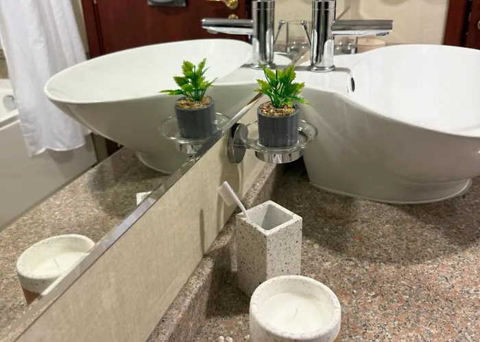 Cozy 300m To Gondola - Free Parking Apartment