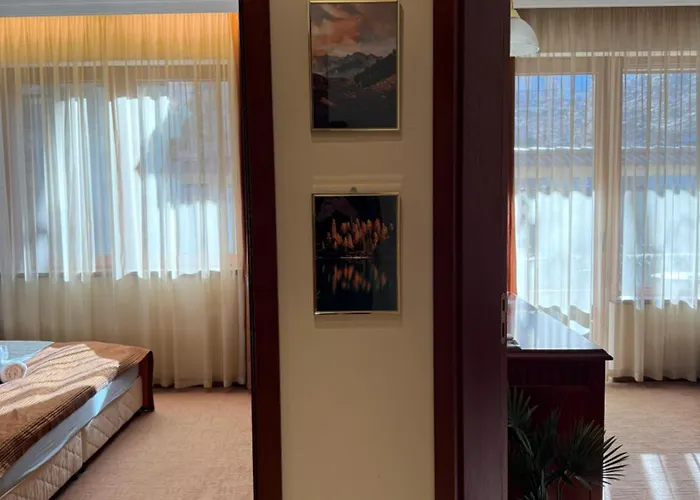 Cozy 300m To Gondola - Free Parking Apartment