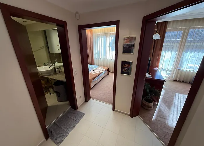 Cozy 300m To Gondola - Free Parking Apartment *