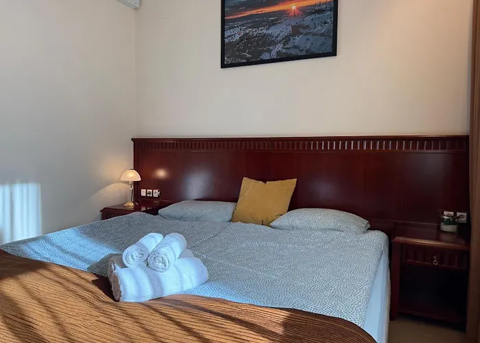 Cozy 300m To Gondola - Free Parking Apartment