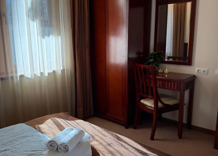 Cozy 300m To Gondola - Free Parking Apartment